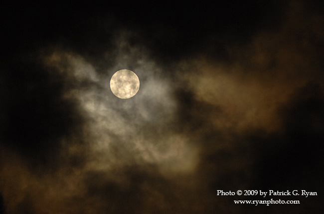 Full Moon & Clouds24